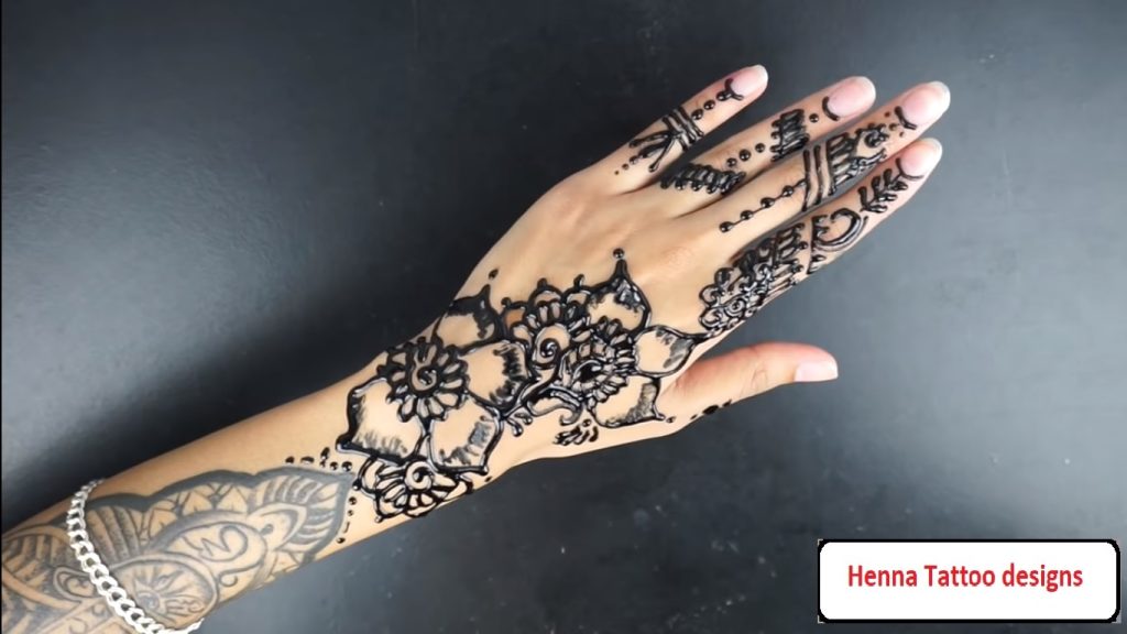 Black henna tattoo